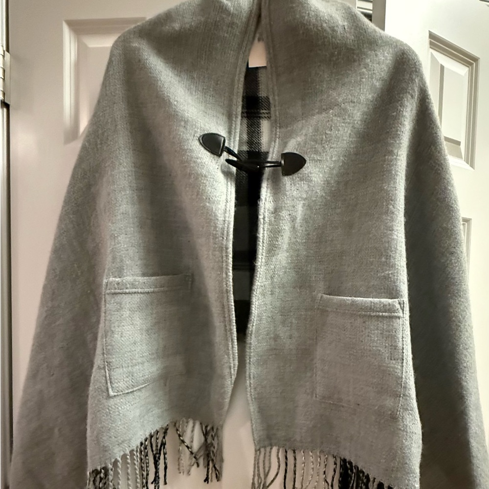 Oasis BRAND NEW WITH TAGS Gray Women's Cape with Toggle Closure